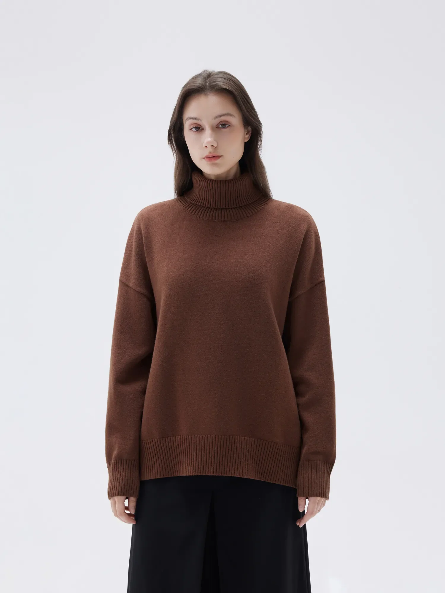 Cashmere Oversized Turtleneck Sweater - Image 10